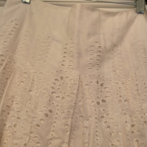 Tahari skirt in white - Picture 2 of 5